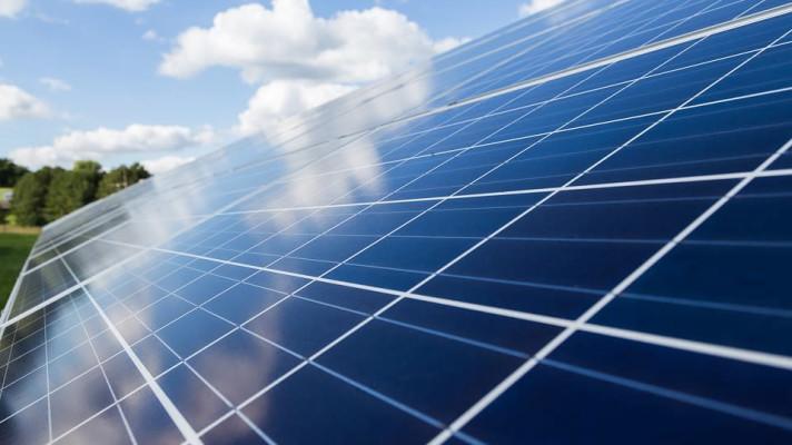 Instalace nových solárních panelů v Německu loni prudce klesla