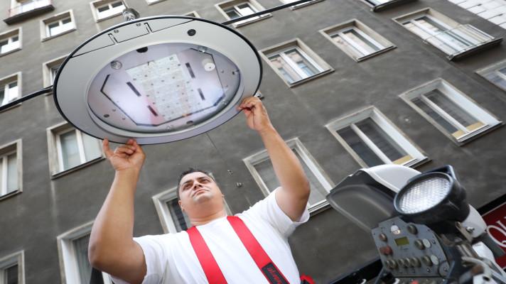 Vídeň sníží světelné znečištění, instaluje 50 000 LED svítidel