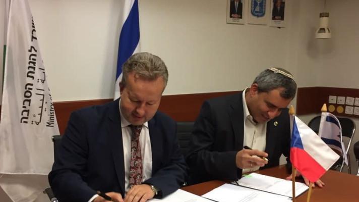 Česko-izraelská spolupráce v oblasti životního prostředí pokračuje. Ministr Brabec podepsal v Tel-Avivu memorandum se svým izraelským protějškem