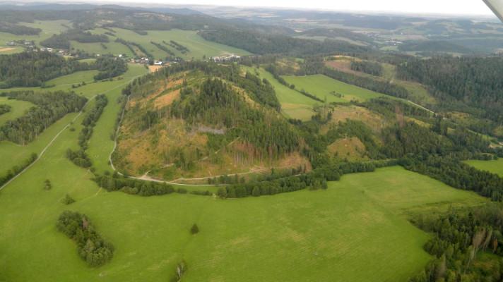 Kůrovcová kalamita na severovýchodě Česka je důsledkem mnoha faktorů