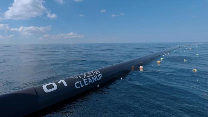 Do Tichého oceánu vyplul systém na sběr plastového odpadu