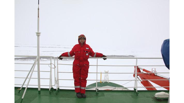 Na výzkumném ledoborci v Antarktidě se plaví mladá vědkyně z Biologického centra, bude odebírat vzorky mořských prvoků