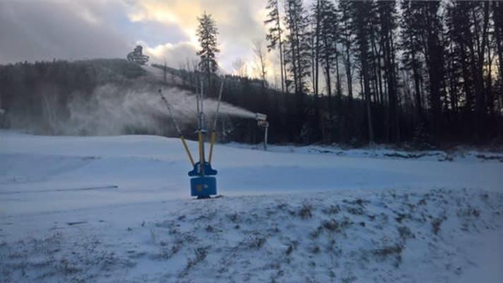 Společnost Sněžník vypouštěla nadlimitně znečištěné odpadní vody do řeky Moravy a při zasněžování sjezdovek nedodržela povolení