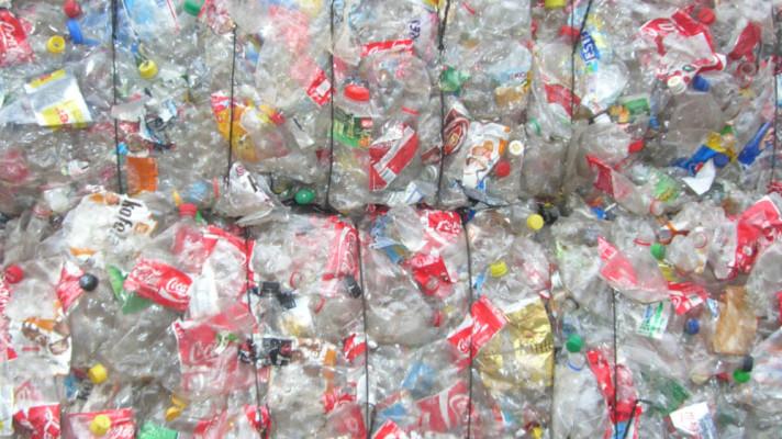 Nová odpadová legislativa zavádí evropské cíle recyklace komunálních odpadů a motivuje obce i občany k třídění