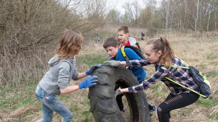 Z české přírody zmizelo během jara 17 700 pneumatik