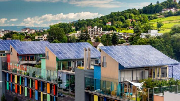 Nestačí, aby byly uhlíkově neutrální jen ty nejmodernější budovy, o snížení emisí uhlíku musí usilovat celá města