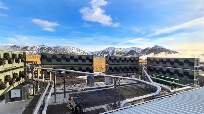 Na Islandu zahajuje provoz největší zařízení pro odsávání CO2 ze vzduchu