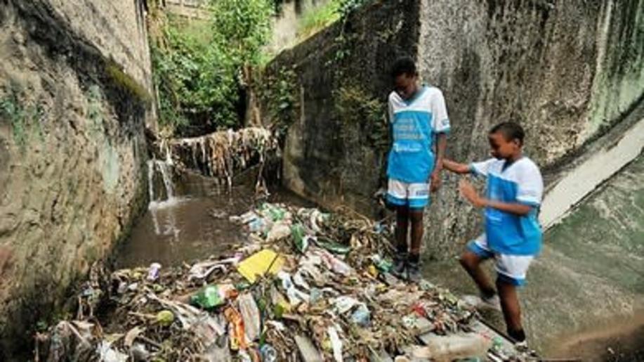 Kvůli plastům představují povodně větší riziko pro miliony nejchudších lidí