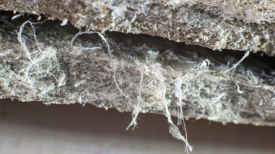 Středočeský kraj se přihlásí jako poškozený v případě azbestu v Milovicích