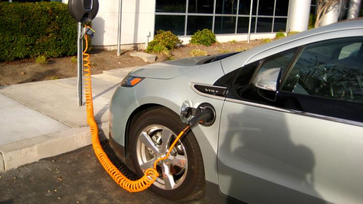 Elektromobily mají ekologický význam jen v případě, že budou jezdit na elektřinu z obnovitelných zdrojů