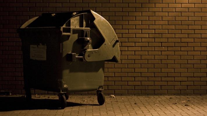 Plzeň čistí centrum města od odpadků, lidé mají schovat popelnice