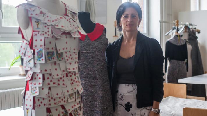 Kutil z Plumlova pomáhá včelám redukovat stres, jihlavští studenti inspirují recyklovanou módou