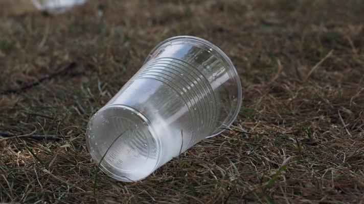 Kam mizí plast? Nová studie přináší děsivá čísla