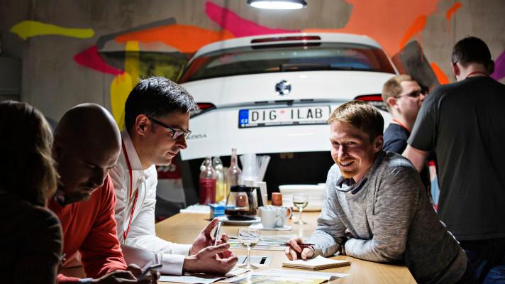 ŠKODA AUTO podporuje talentované programátory v soutěži Smart Energy Hackathon