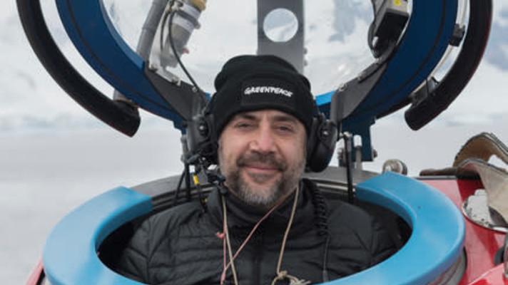 Tahle země není pro zimomřivý. Do hlubin Antarktidy se s Greenpeace potápí i oscarový herec Javier Bardem Tahle země není pro zimomřivý. Do hlubin Antarktidy se s Greenpeace potápí i oscarový herec Javier Bardem
