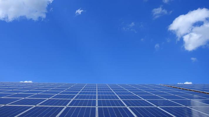 Nizozemsko plánuje obří solární elektrárnu na moři