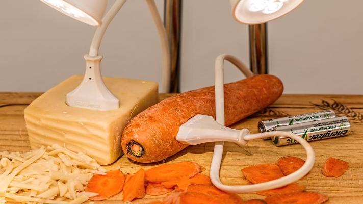 Baterie na trhu chybí, většinu produkce totiž spolkne Tesla. Nouze o suroviny žene ceny nahoru