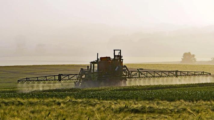 Na misce vah musí vždy převážit lidské zdraví před ochranou produkce