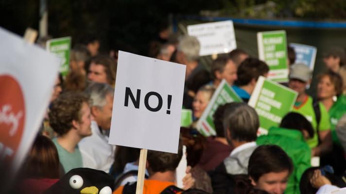 Macron hájil ekologickou politiku, která vyvolala protestní hnutí