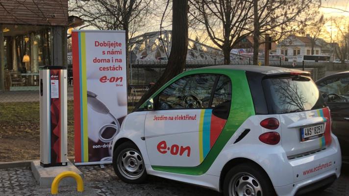 E.ON spustil v Českých Budějovicích další dobíječku pro elektromobily