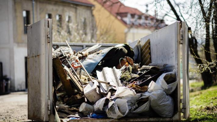 V Jihlavě vznikají černé skládky i v centru, město hledá viníky