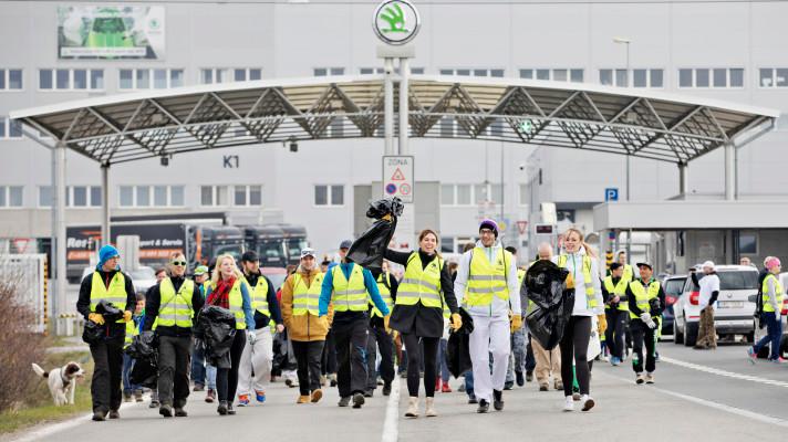 ŠKODA AUTO opět podpoří akci Ukliďme Česko: Zaměstnanci budou sbírat odpadky v přírodě