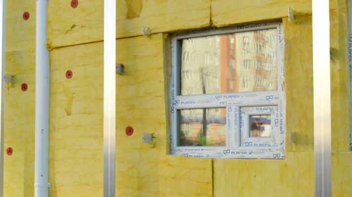 Na úsporné renovace škol, nemocnic či úřadů míří další 4,5 miliardy korun Na úsporné renovace škol, nemocnic či úřadů míří další 4,5 miliardy korun
