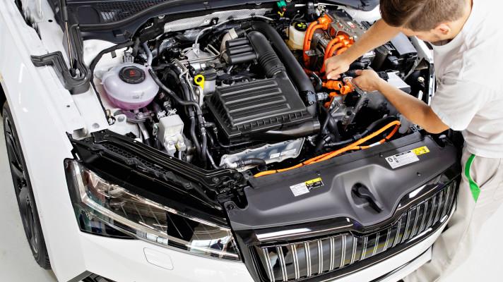 ŠKODA AUTO zahajuje v Kvasinách sériovou výrobu modelu ŠKODA SUPERB iV