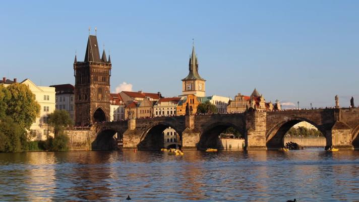 Evropský den koupání v řekách oslaví Praha skokem do Vltavy