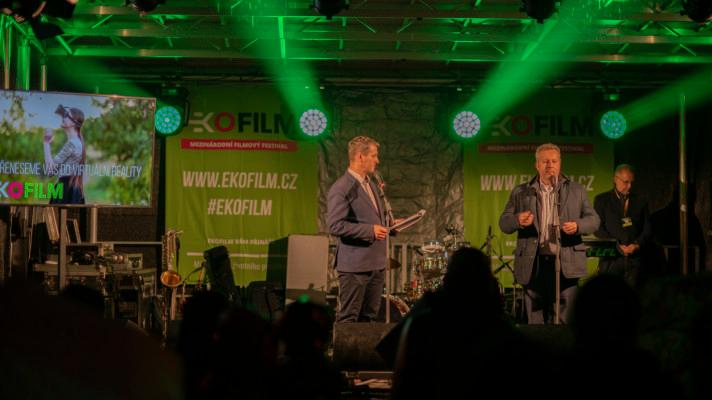 Grand Prix EKOFILMU je poctou poslednímu nosorožci. Česká záchrana zubrů korunována prezidentem festivalu