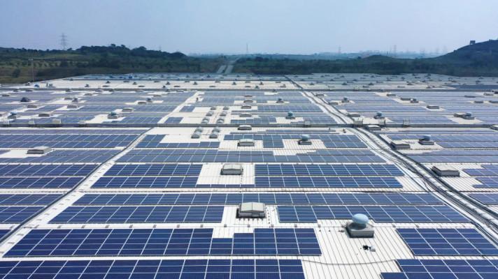ŠKODA AUTO Volkswagen India Private Limited uvádí do provozu největší střešní solární elektrárnu v Indii