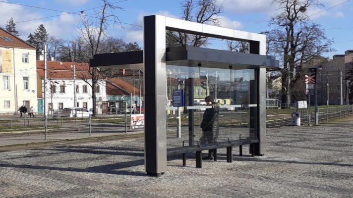 První zastávky MHD v Brně mají zelenou střechu