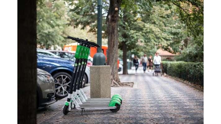 Rok 2019 byl pro mikromobilitu v Praze přelomový. Na sdílených kolech a koloběžkách lidé ujeli 3 miliony km