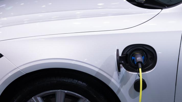 Kupujete elektromobil? Povinné ručení budete mít levnější, avšak ne na dlouho!