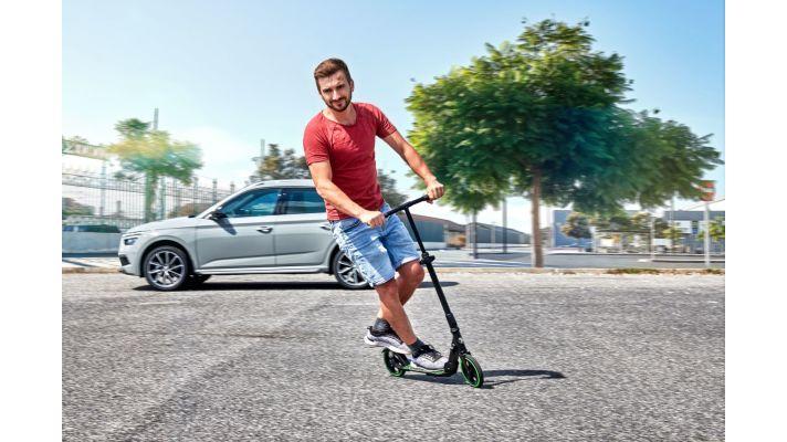 Koloběžka ŠKODA nabízí ekologickou mobilitu pro poslední míli