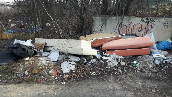Prostějov se ročně potýká s desítkami černých skládek