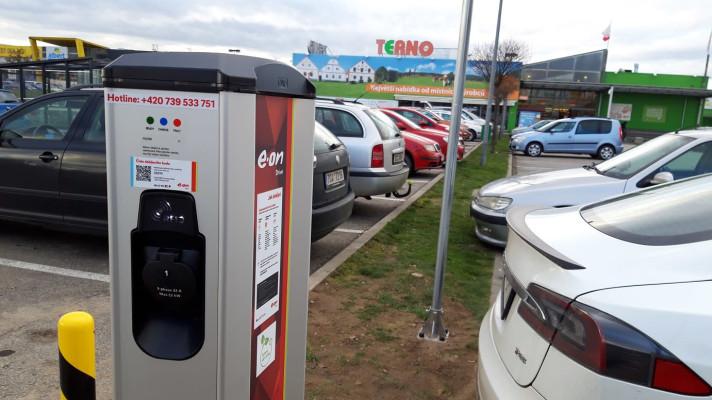 E.ON instaloval do své sítě v Česku stou veřejnou dobíječku pro elektromobily