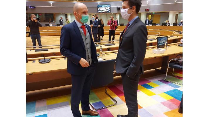 EU posílí svůj závazek z Pařížské dohody. Do roku 2030 sníží emise skleníkových plynů alespoň o 55 %