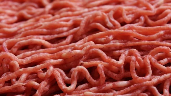 Singapur schválil prodej masa z laboratoře, patrně první na světě