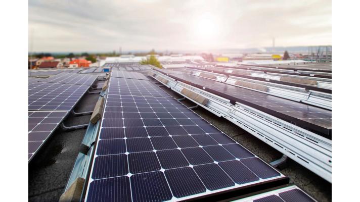 Nová fotovoltaická elektrárna v Servisním centru společnosti ŠKODA AUTO v Kosmonosech