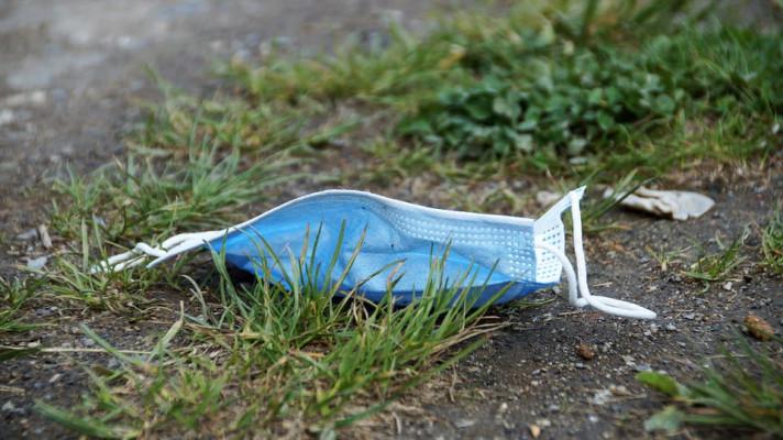 Město ve Francii bude recyklovat roušky a vyrábět z nich pravítka