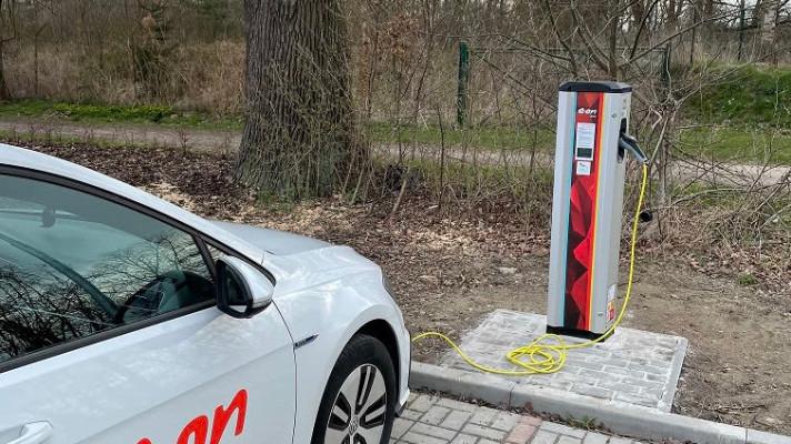 E.ON spustil dvě dobíjecí stanice v Hluboké nad Vltavou a v Soběslavi