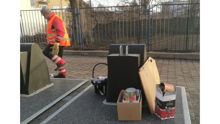 Odpadu v Brně přibývá, lidé odkládají například mikrovlnné trouby