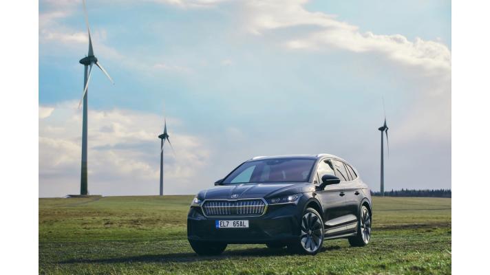 ŠKODA AUTO dodává svým zákazníkům model ENYAQ iV s uhlíkově neutrální bilancí