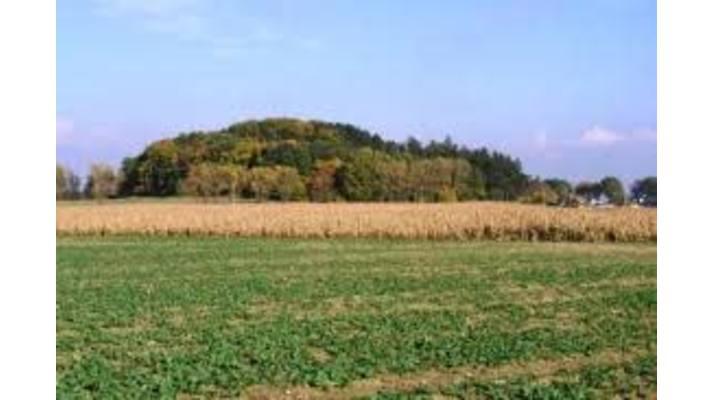Bývalá sopka Komorní Hůrka by mohla být veřejnosti přístupná koncem léta