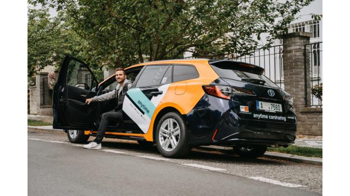 Carsharing již využívá více než 11 % Pražanů, o 4 % více než před dvěma lety. Na sdíleném kole a koloběžce jezdí 12 %, říká aktuální průzkum Anytime 