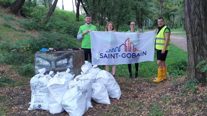 SKUPINA SAINT-GOBAIN PODPOŘILA AKCI UKLIĎME ČESKO