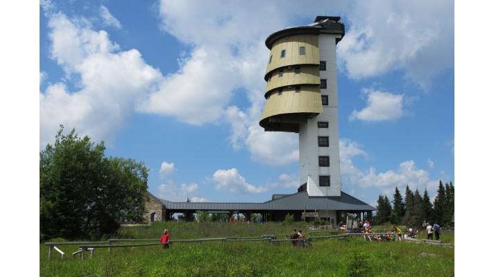 Po téměř dvouleté opravě se na šumavském Poledníku otevřela rozhledna