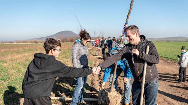 Rodiny politických vězňů vysadí Alej svobody na uranovém Příbramsku