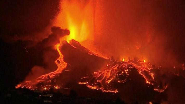Na La Palmě kvůli nekončící erupci evakuovali další lidi, zachránili řadu zvířat